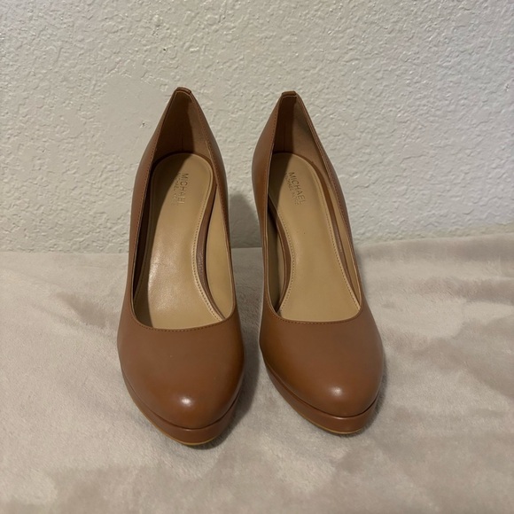 Michael Michael Kors Antoinette Luggage Padlock Leather Platform Pumps Size 7.5M - Picture 3 of 11